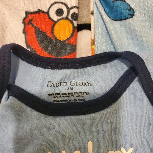 5pcs 12Months Baby Onesies and Pajamas bundle - Picture 4 of 5